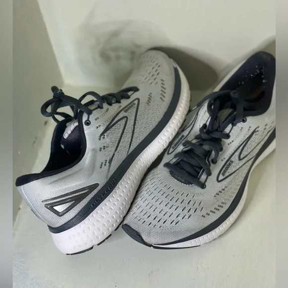 Brooks Men's Black and Gray Athletic Shoes - Picture 2 of 6